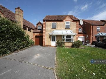 4 bedroom detached house to rent
