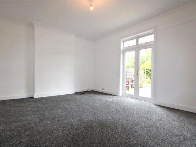 4 bedroom detached house to rent
