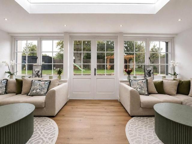 4 bedroom detached house to rent