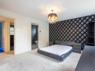 4 bedroom detached house to rent