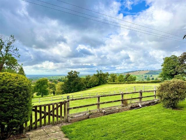 4 bedroom detached house to rent