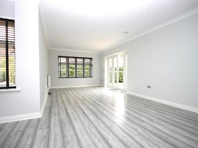 4 bedroom detached house to rent