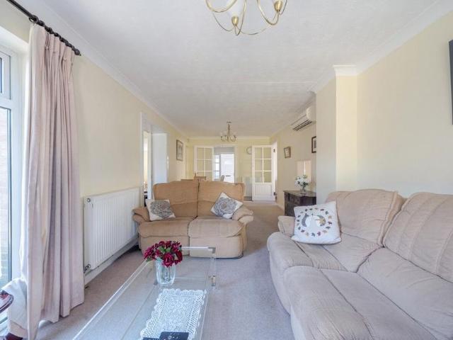4 bedroom detached house to rent