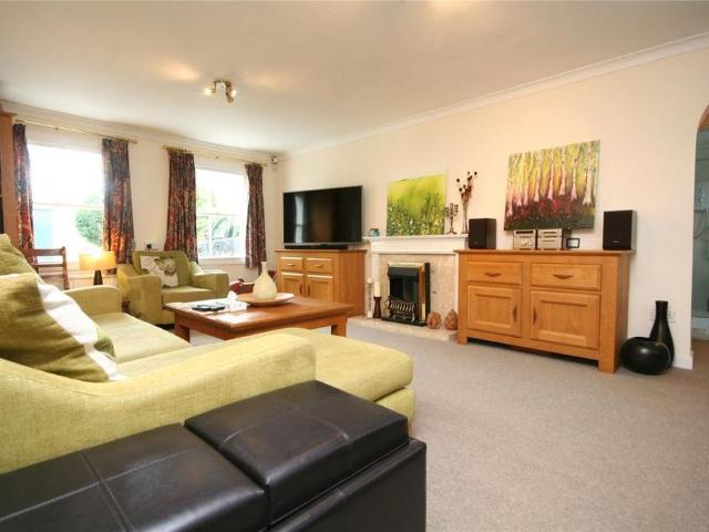 4 bedroom detached house to rent