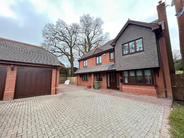 4 bedroom detached house to rent