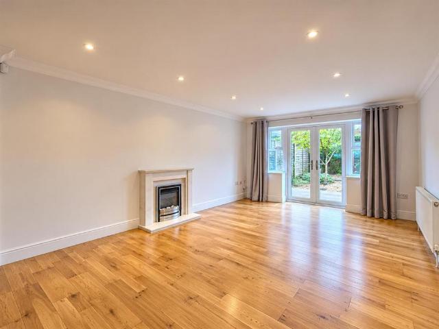4 bedroom detached house to rent