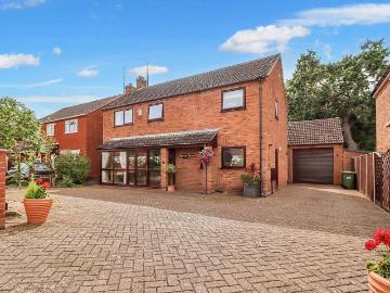 4 bedroom detached house to rent