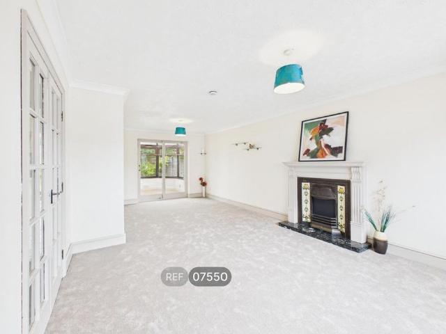 4 bedroom detached house to rent