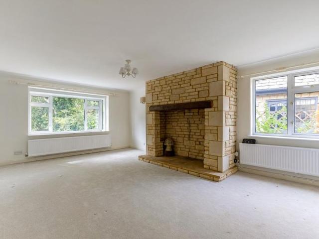4 bedroom detached house to rent