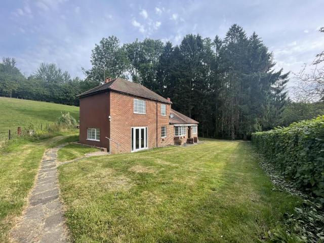 4 bedroom detached house to rent