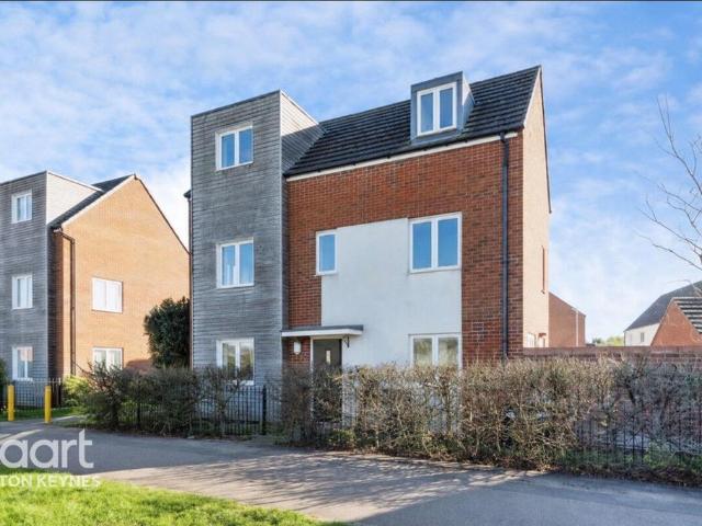 4 bedroom detached house to rent
