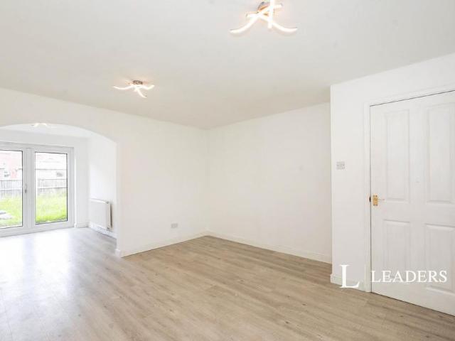 4 bedroom detached house to rent