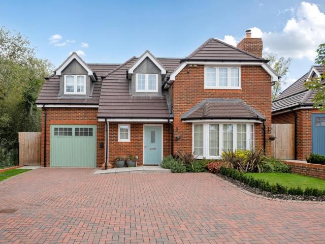 4 bedroom detached house to rent