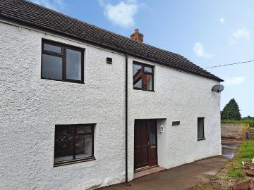 4 bedroom detached house to rent