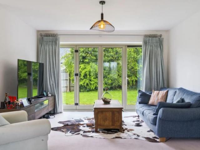 4 bedroom detached house to rent