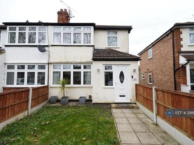 4 bedroom detached house to rent