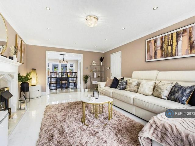 4 bedroom detached house to rent