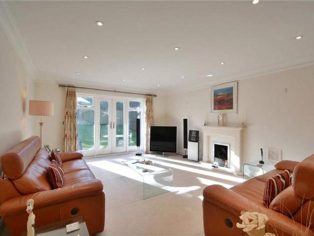 4 bedroom detached house to rent