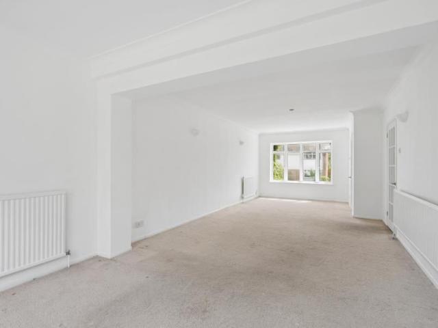 4 bedroom detached house to rent