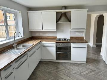 4 bedroom detached house to rent