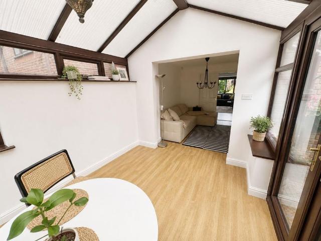 4 bedroom detached house to rent