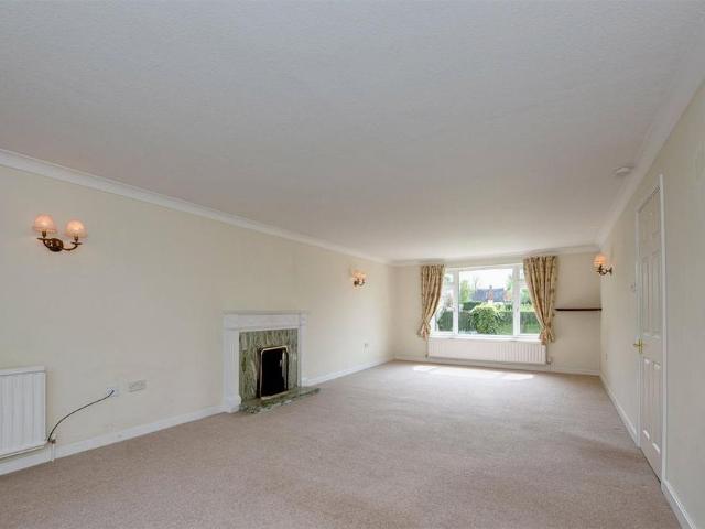 4 bedroom detached house to rent