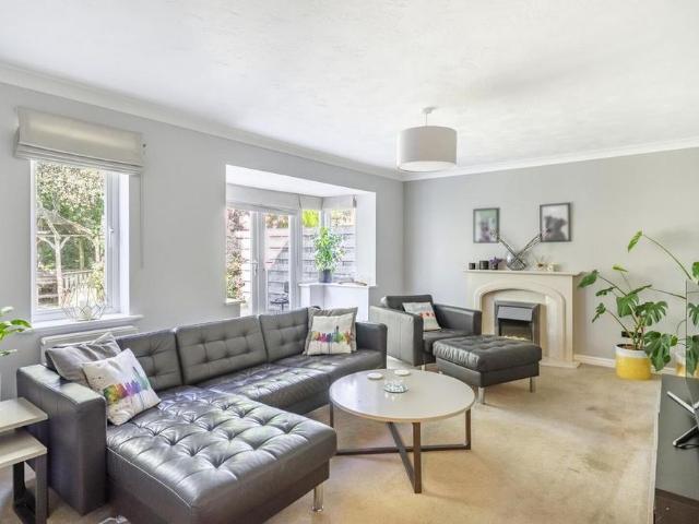 4 bedroom detached house to rent