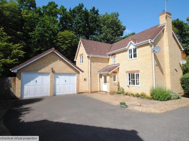 4 bedroom detached house to rent