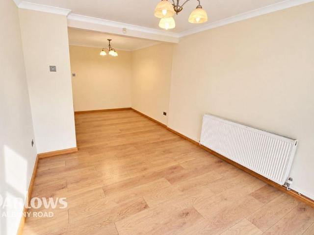 4 bedroom detached house to rent