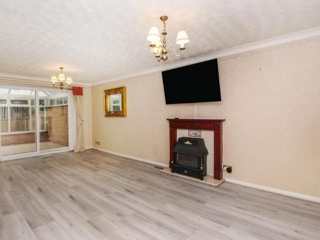 4 bedroom detached house to rent