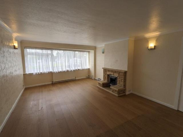 4 bedroom detached house to rent