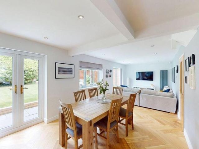 4 bedroom detached house to rent