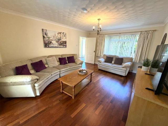 4 bedroom detached house to rent