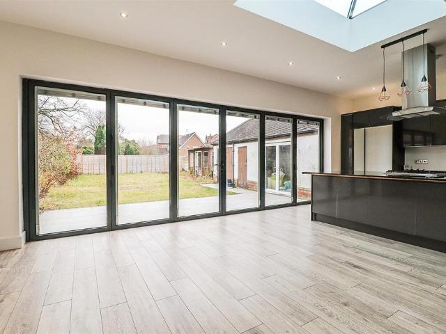 4 bedroom detached house to rent