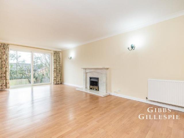 4 bedroom detached house to rent