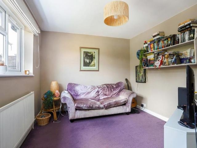 4 bedroom detached house to rent