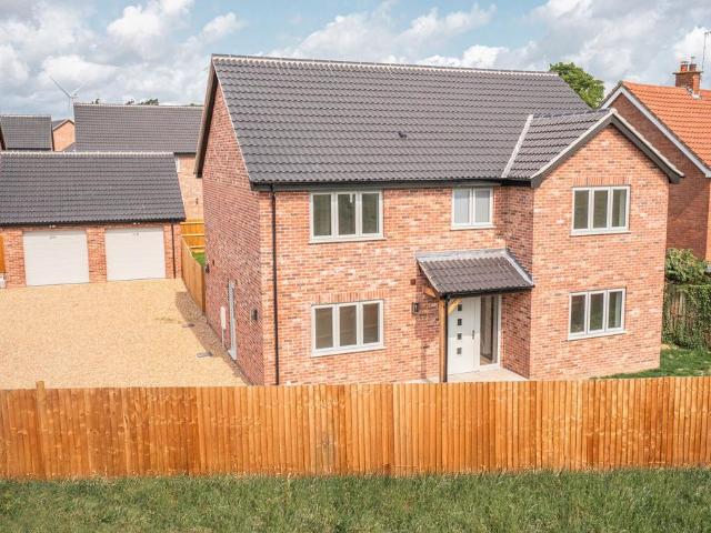 4 bedroom detached house to rent