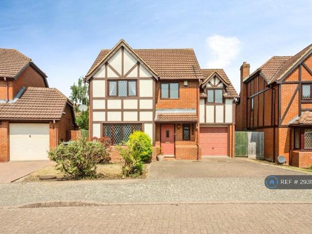 4 bedroom detached house to rent