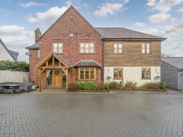 4 bedroom detached house to rent