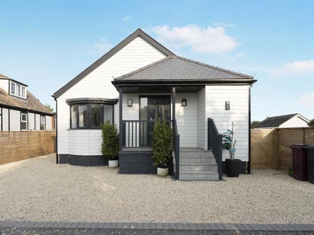 4 bedroom detached house to rent