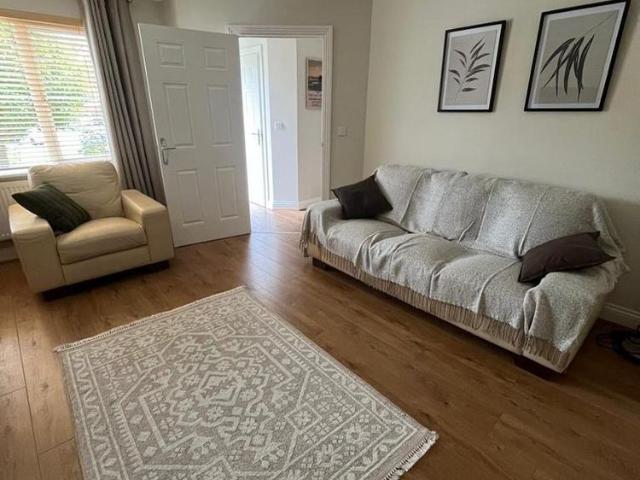 4 bedroom detached house to rent