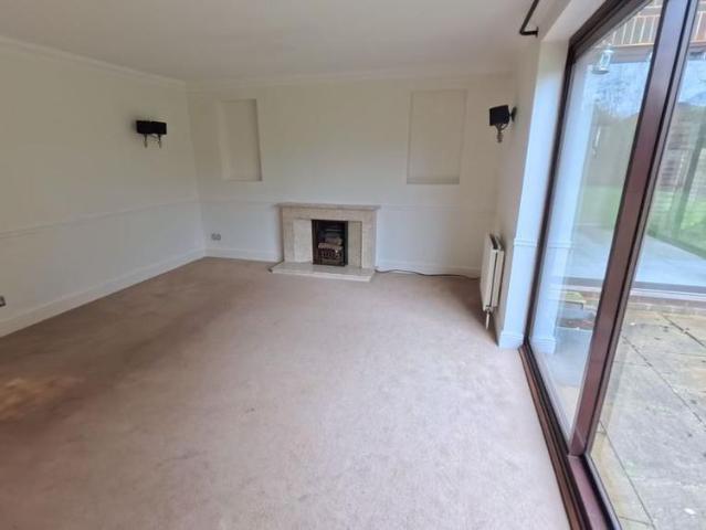 4 bedroom detached house to rent