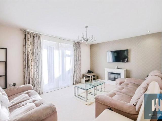 4 bedroom detached house to rent