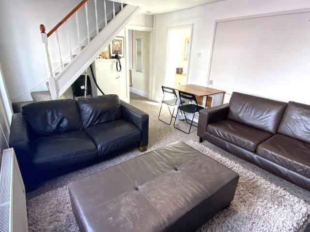 4 bedroom detached house to rent