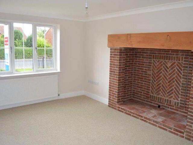 4 bedroom detached house to rent
