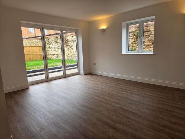 4 bedroom detached house to rent