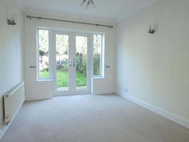 4 bedroom detached house to rent