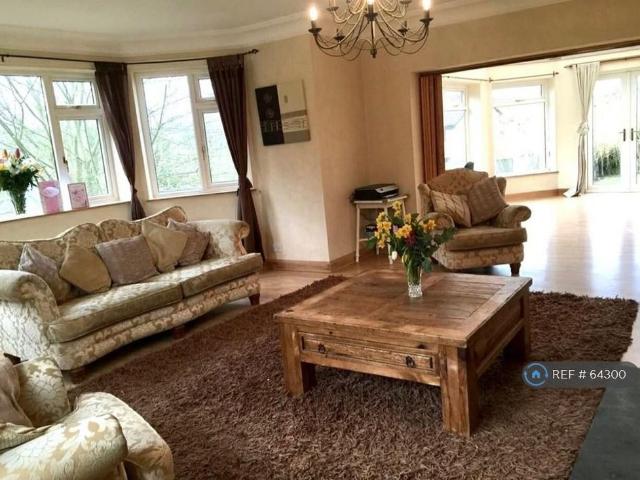 4 bedroom detached house to rent