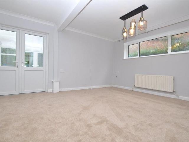 4 bedroom detached house to rent