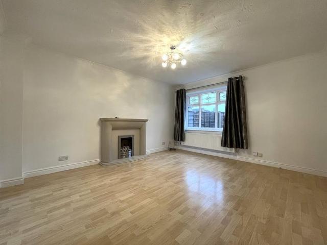 4 bedroom detached house to rent